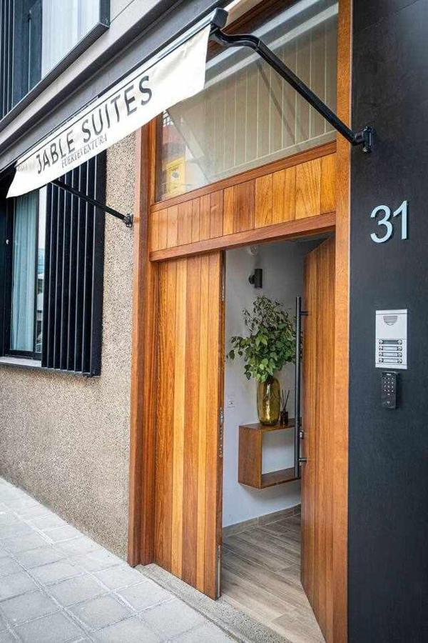 Jable Suites Apartamentos De Lujo En El Centro Corralejo Buitenkant foto
